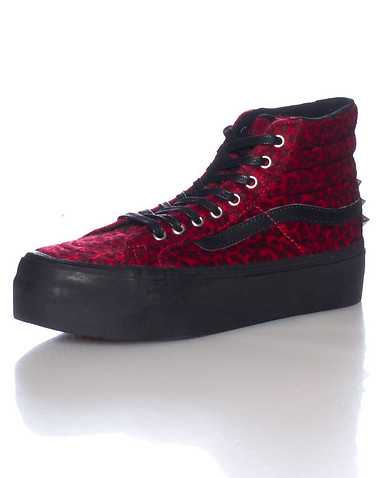 VANS WOMENS Red Footwear / Casual 4.5