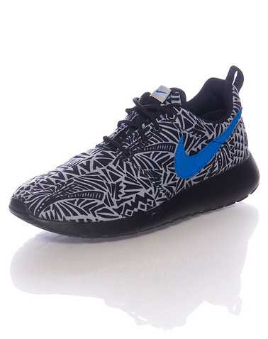 NIKE BOYS Grey Footwear / Sneakers 4.5Y