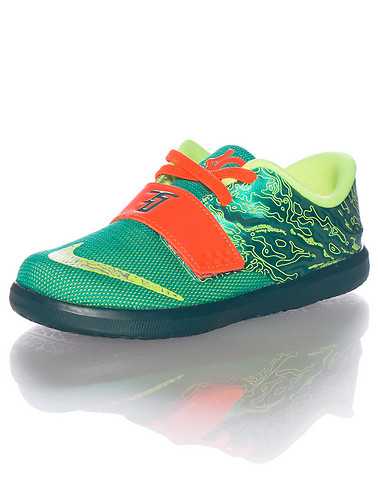 NIKE BOYS Green Footwear / Sneakers