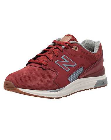 NEW BALANCE MENS Red Footwear / Sneakers