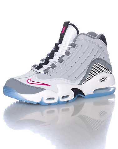 NIKE BOYS Grey Footwear / Sneakers 4.5Y
