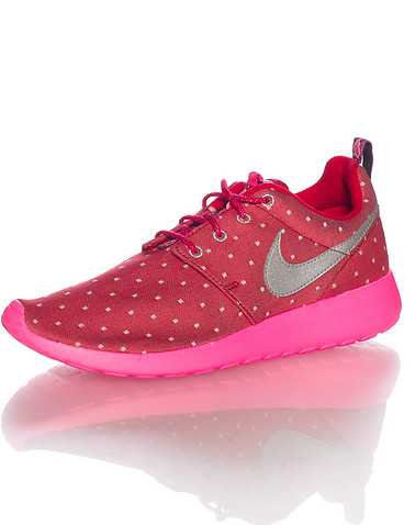 NIKE GIRLS Red Footwear / Running 5Y