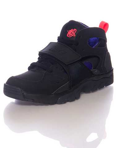 NIKE BOYS Black Footwear / Sneakers 6Y