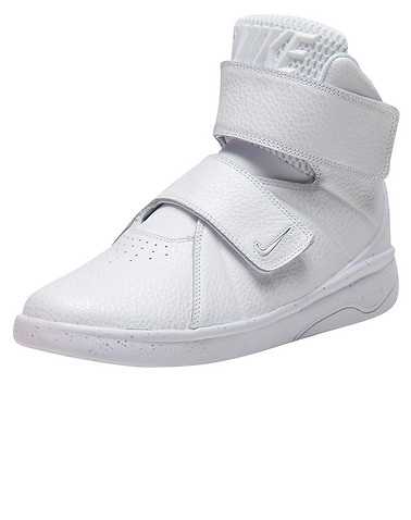 NIKE BOYS White Footwear / Sneakers 4Y
