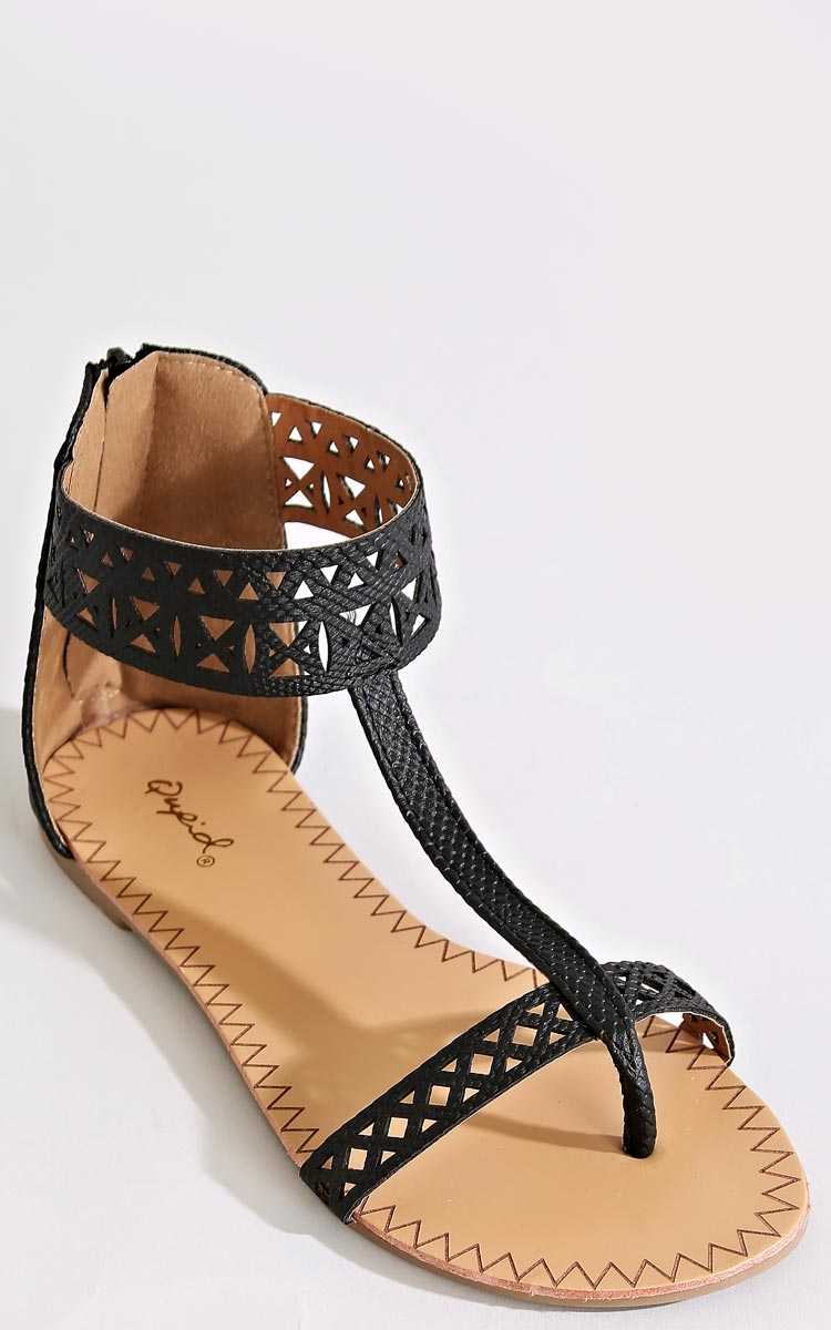 QUPID Sahara T Strap Sandals - Black in Size 6 by Styles For Less