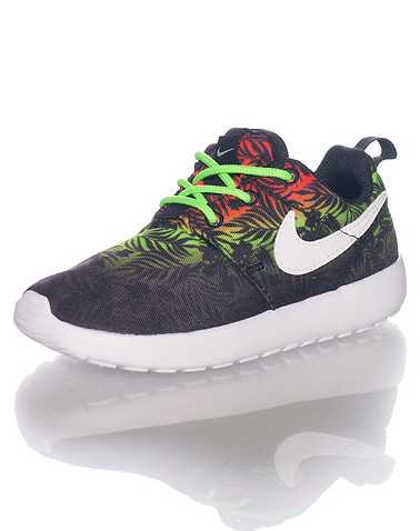 NIKE BOYS Multi-Color Footwear / Sneakers 10C