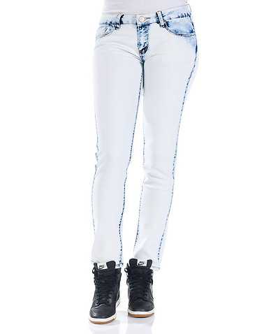 ESSENTIALS WOMENS White Clothing / Jeans 3/4