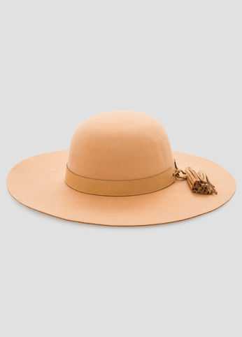 Tassel Band Floppy Hat