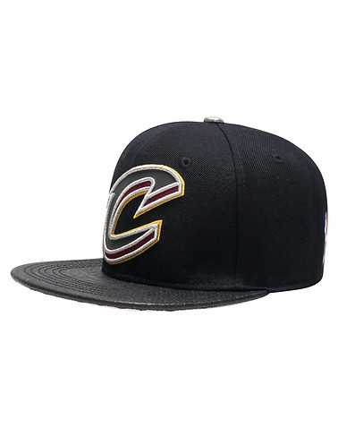 PRO STANDARD MENS Black Accessories / Caps Snapback ONES