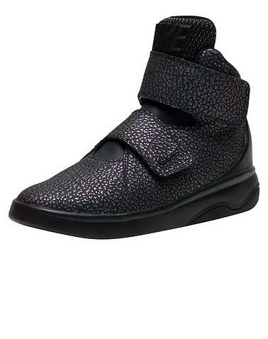 NIKE BOYS Black Footwear / Sneakers