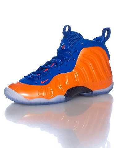 NIKE BOYS Orange Footwear / Sneakers 6.5Y