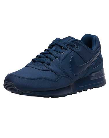 NIKE MENS Navy Footwear / Sneakers