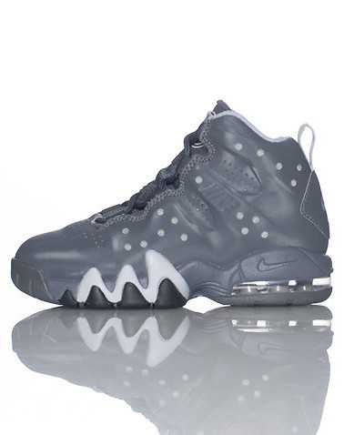 NIKE BOYS Dark Grey Footwear / Sneakers 2Y