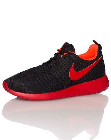 NIKE BOYS Black Footwear / Sneakers 6Y