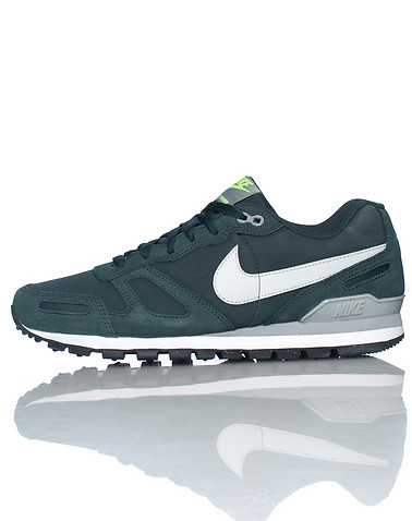 NIKE MENS Medium Green Footwear / Sneakers 10
