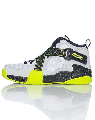 NIKE BOYS Grey Footwear / Sneakers 5.5Y