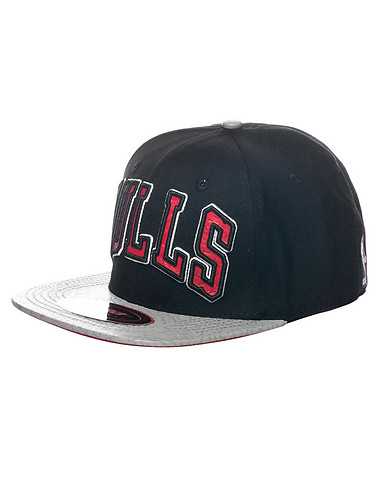 PRO STANDARD MENS Black Accessories / Caps Snapback One Size