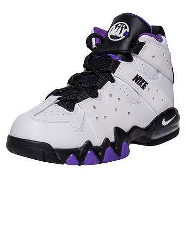 white nike sneakers for boys