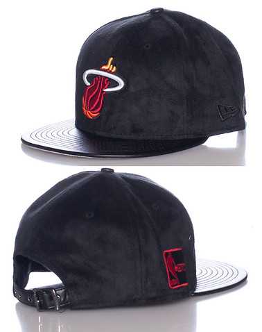 NEW ERA MENS Black Accessories / Caps Snapback M/L