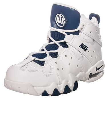 NIKE BOYS White Footwear / Sneakers 3Y