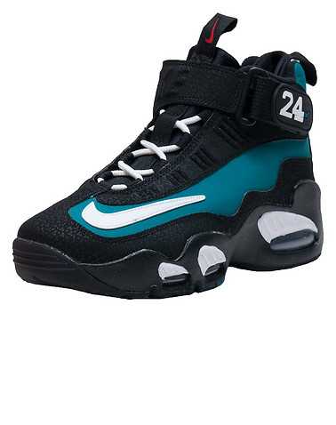 NIKE BOYS Green Footwear / Sneakers