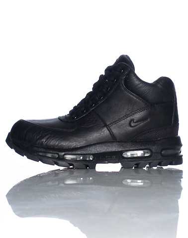 NIKE BOYS Black Footwear / Boots