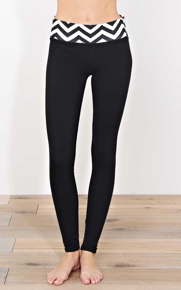 Chevron Chill Reversible Knit Yoga Leggings - LGE - White/Black in Size Large by Styles For Less