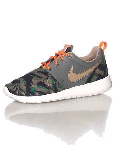 NIKE BOYS Multi-Color Footwear / Sneakers 4Y