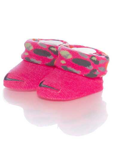 NIKE BOYS Pink Accessories / Onesies 0-6
