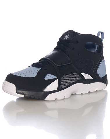 NIKE BOYS Black Footwear / Sneakers 3Y