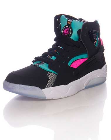 NIKE BOYS Black Footwear / Sneakers 4.5Y
