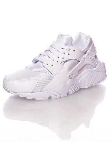 NIKE BOYS White Footwear / Sneakers 4Y