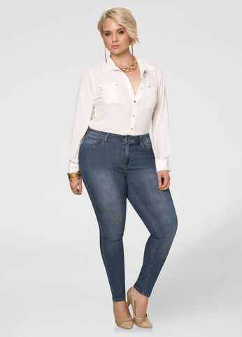 Average Medium Wash Five Pocket Skinny Jean