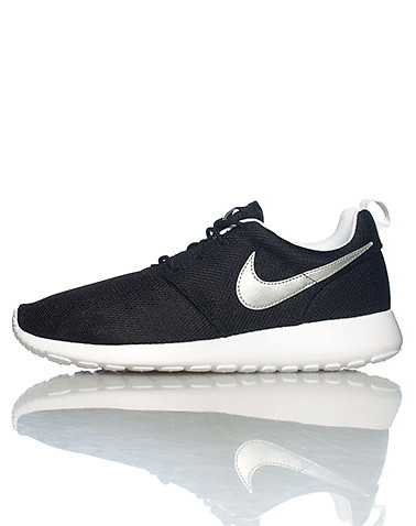 NIKE BOYS Black Footwear / Sneakers 6Y