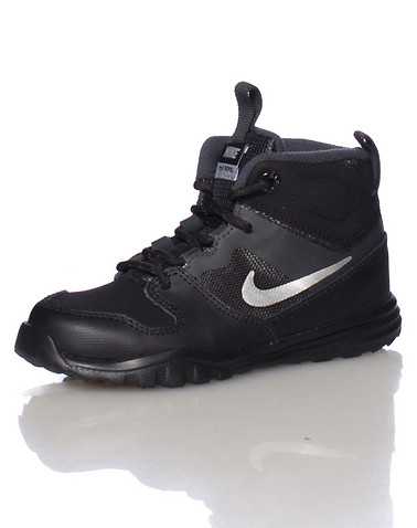 NIKE BOYS Black Footwear / Boots 4C